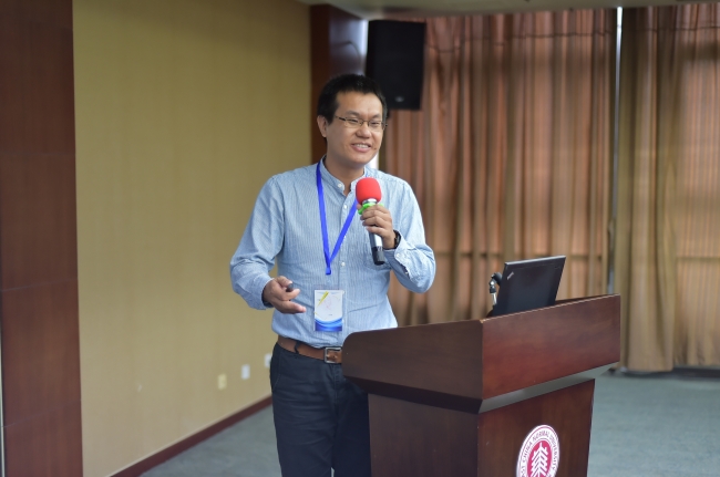 我校生环学院夏建阳教授在论坛上做报告 我校生环学院夏建阳教授在论坛上做报告
