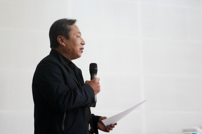 副院长王希华主持会议