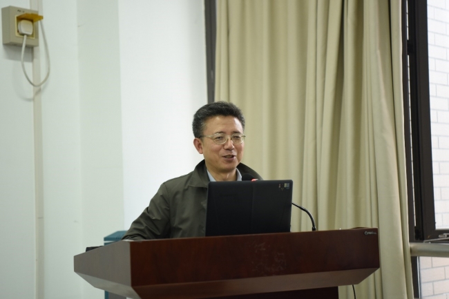 陈小勇老师部署学院新学期工作 陈小勇老师部署学院新学期工作