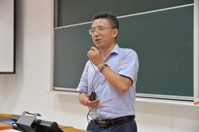 陈小勇院长为新生讲话
