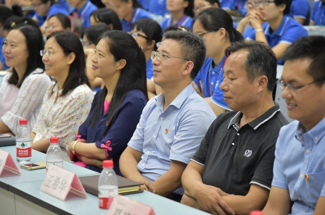 开学典礼现场 